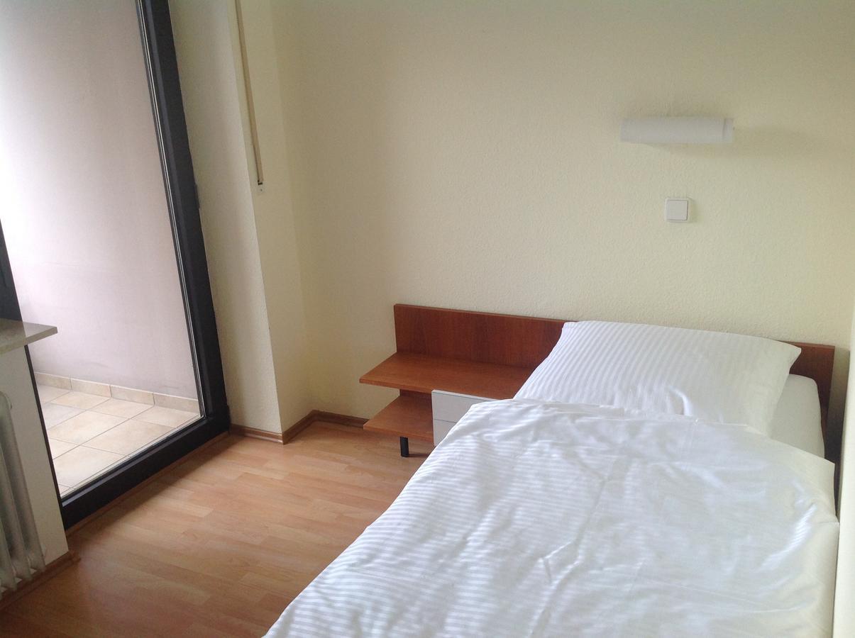 Hotel-Pension Schlossgarten Trippstadt Exteriör bild