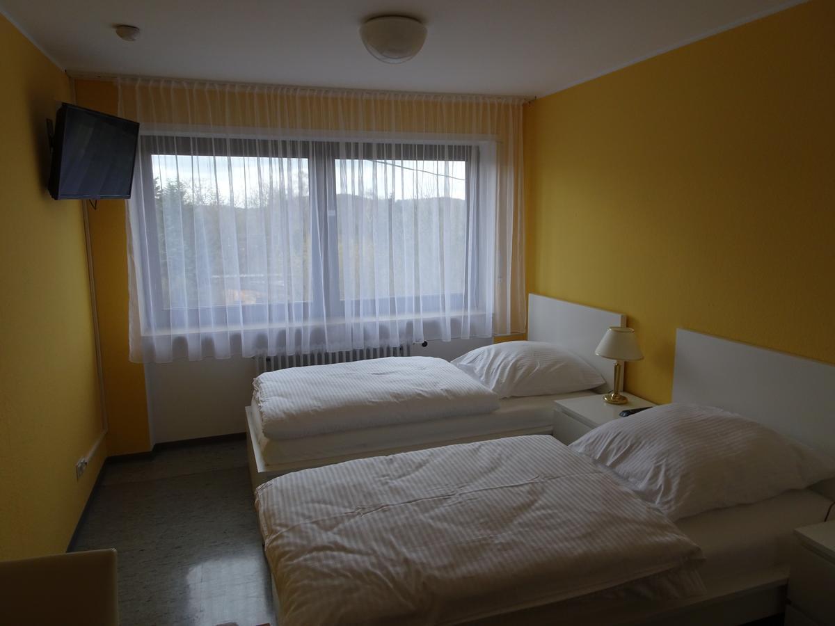 Hotel-Pension Schlossgarten Trippstadt Exteriör bild
